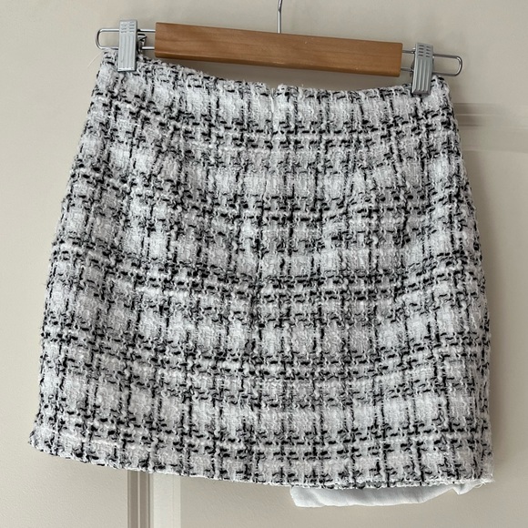 Shein Plaid Tweed Asymmetrical Skirt - Picture 2 of 2